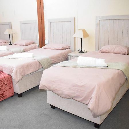 Sibahlenomhlambi Guesthouse Springs  Eksteriør billede